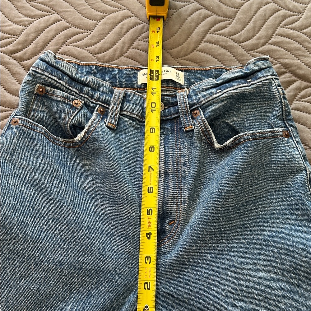 Abercrombie & Fitch High Rise “The 90’s” Jeans - Picture 9 of 9